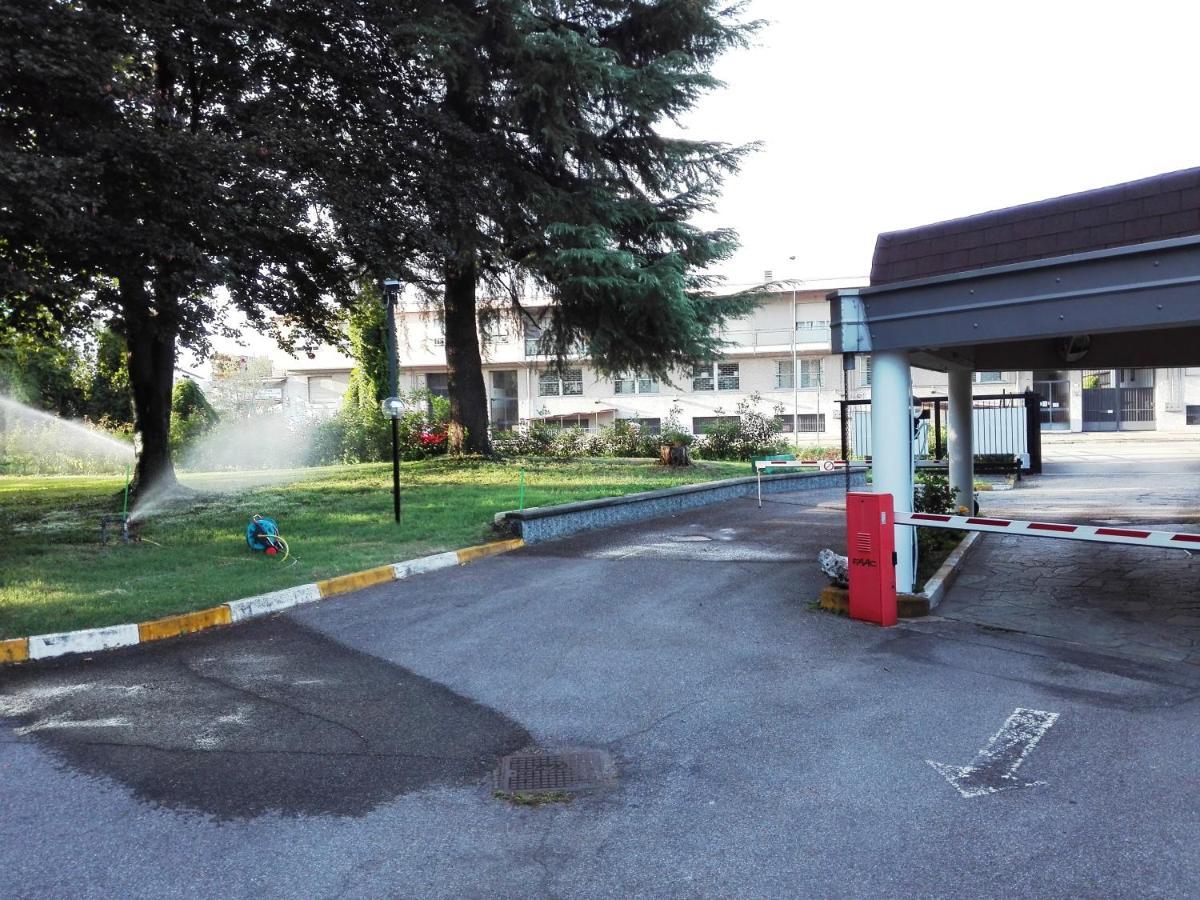 Hotel Motel Est ペスキエーラ・ボッロメーオ エクステリア 写真